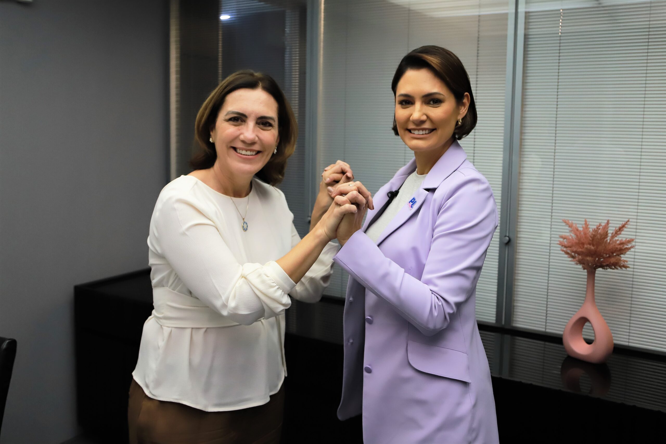 Rosana Valle (PL-SP) e a Presidente do PL Mulher, Michelle Bolsonaro - Foto: Augusto Cesar / PL
