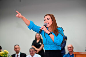 Débora Menezes reitera compromisso com Proerd durante formatura de novos alunos da zona Oeste