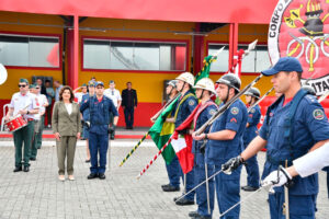 Aniversário de 98 anos do Corpo de Bombeiros Militar é marcado por homenagens, entrega de viaturas e equipamentos