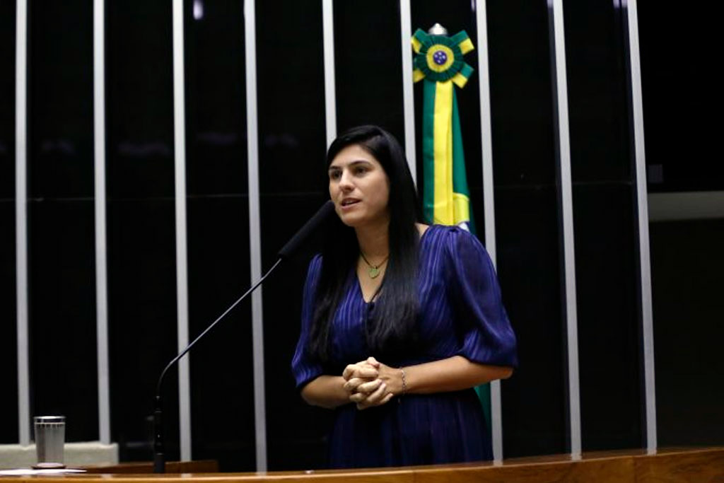 Deputada Chris Tonietto (PL-RJ), autora do projeto: amamentação melhora a imunidade do bebê e reforça vínculo com a mãe - Foto: Kayo Magalhães/Câmara dos Deputados