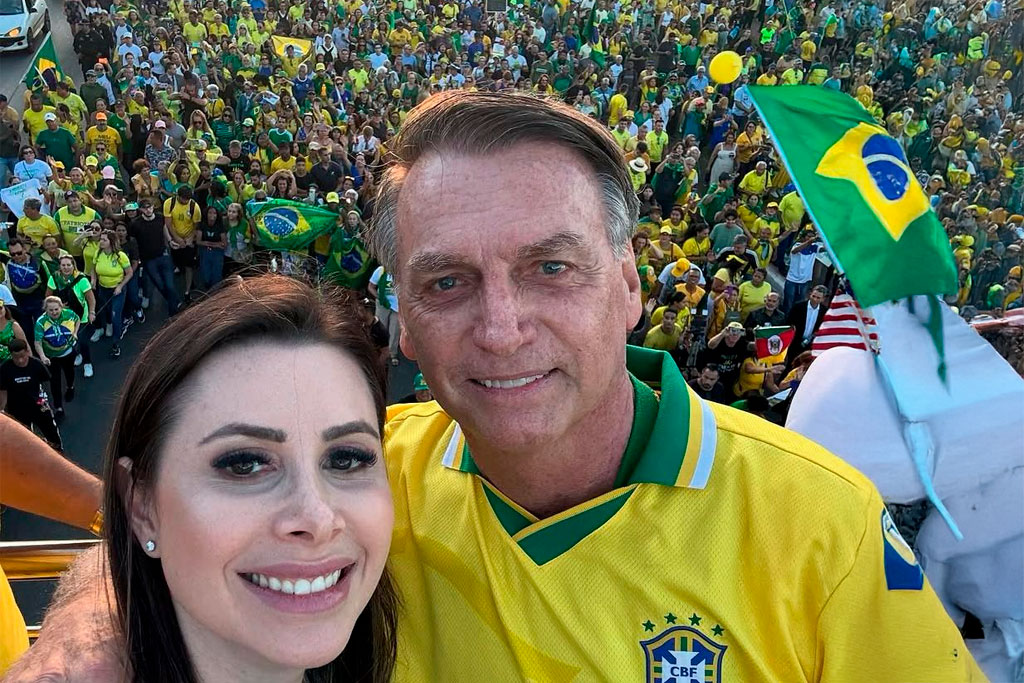 Carol De Toni (PL-SC) e o Presidente de Honra do PL Jair Bolsonaro - Foto: divulgação Assessoria de Imprensa da Deputada