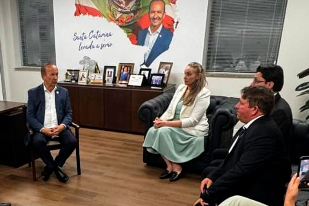 Deputada Daniela (PL-SC) acompanha vereadores de Xanxerê em audiência com o governador Jorginho Mello (PL-SC) - Foto: divulgação/Assessoria de Imprensa