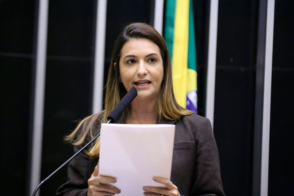 Deputada Federal Roberta Roma (PL-BA): programa proporcionará refeições mais saudáveis - Foto: Kayo Magalhães/Câmara dos Deputados