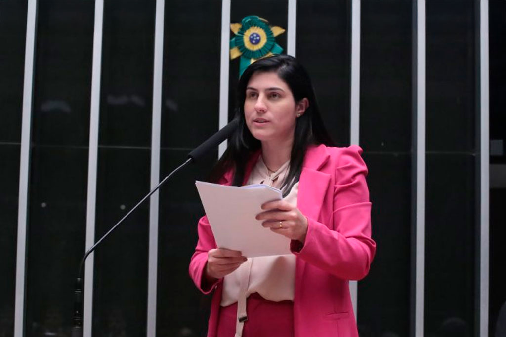 Deputada Chris Tonietto (PL-RJ) recomendou a aprovação da proposta – Foto: Bruno Spada/Câmara dos Deputados