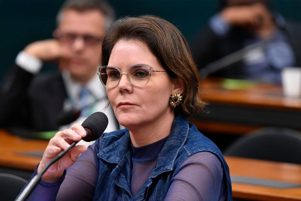 Deputada Coronel Fernanda (PL-MT), relatora do projeto, na CCJ – Foto: Zeca Ribeiro/Câmara dos Deputados