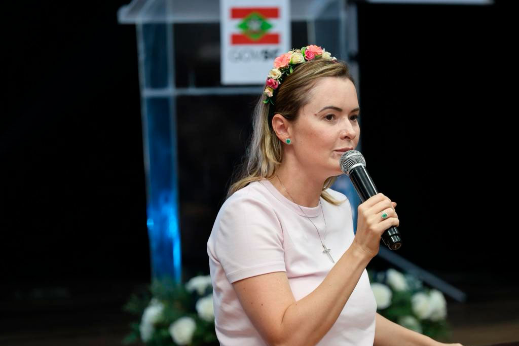 Deputada Júlia Zanatta (PL-SC) assina atos com o governador Jorginho Mello para o Hospital Azambuja e anuncia novos recursos para a unidade - Foto: divulgação/Agência Assessoria de Imprensa