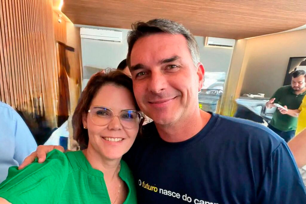 Coronel Fernanda (PL-MT) acompanha Flávio Bolsonaro (PL-RJ) em agenda na Norte Show, em Sinop - Foto: Site da Deputad