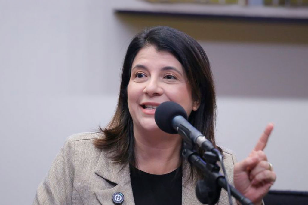 A relatora, deputada Carla Dickson (PL-RN): inclusão de tratamentos deve respeitar análise do Ministério da Saúde – Foto: Kayo Magalhães / Câmara dos Deputados