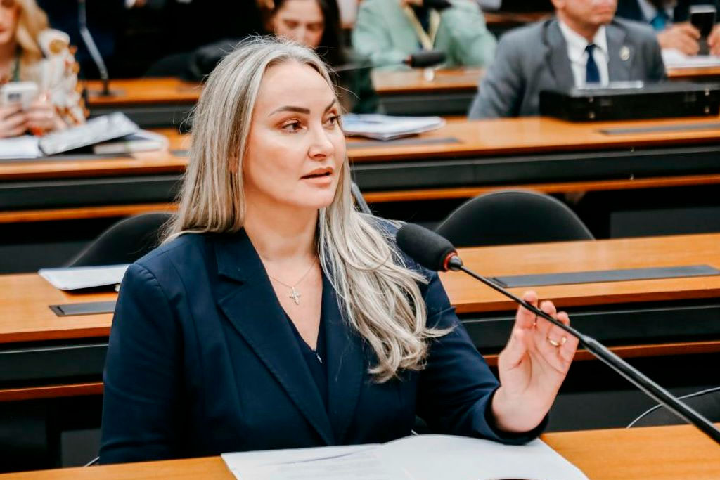Deputada Daniela Reinehr (PL-SC) protocola projeto que cria o Dia Nacional em Memória à Chapecoense - Foto: divulgação/Agência Câmara de Notícias