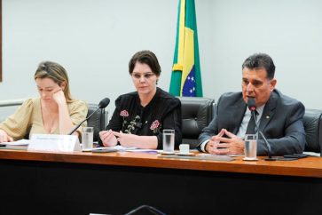 A deputada Julia Zanata (PL-SC), a deputada Coronel Fernanda (PL-MT) (C) pediu o debate sobre mulheres trans em presídios e o deputado coronel Meira (PL-PE) - Foto: Renato Araujo/Câmara dos Deputados